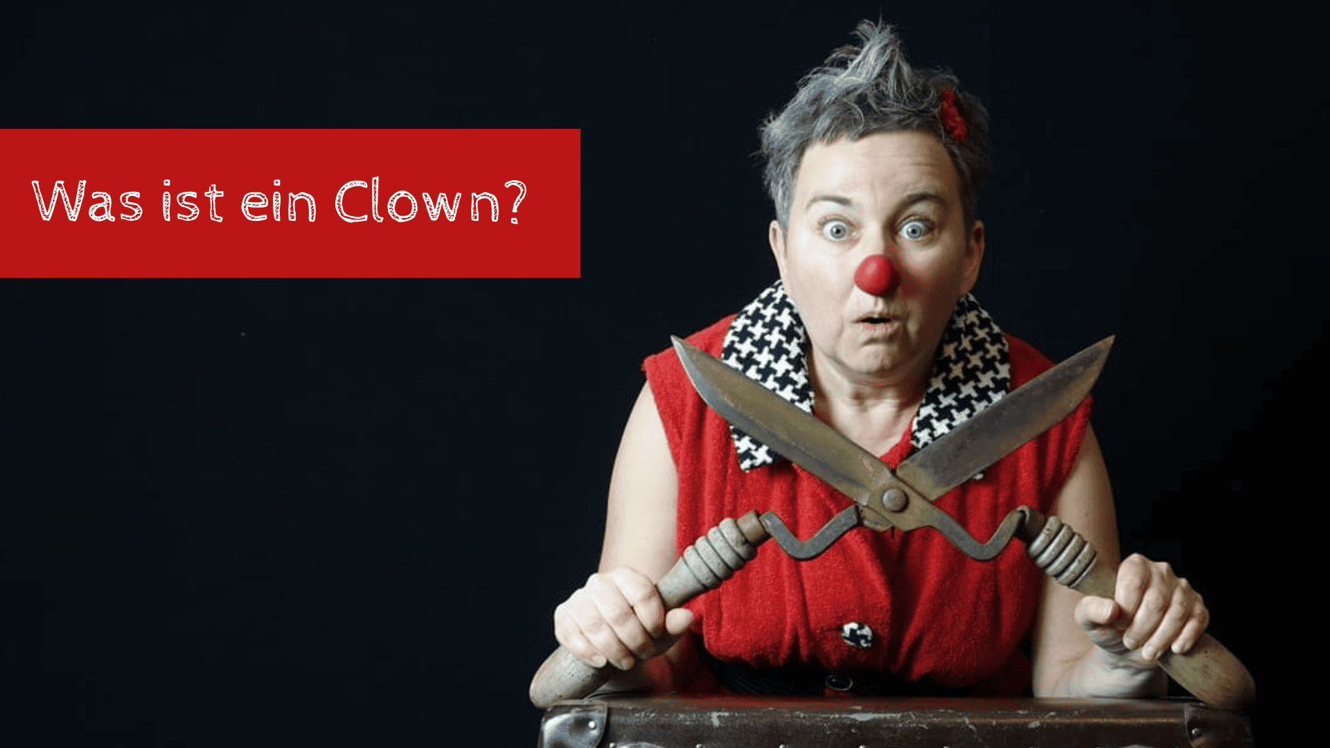 Clownin Hanni Ahorn mit Gartenschere